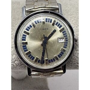 Timex 1975 Manual Wind Running Vintage Mens Watch 33MM 6.5" Stretch Band K68